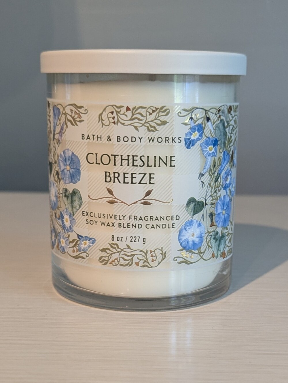 Bath & Body Works Clothesline Breeze 8oz Single Wick Candle